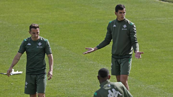 La renovación del defensa del Betis Aissa Mandi se encuentra en stand by por el parón por coronavirus. Era el jugador "ejemplo" para Quique Setién.
