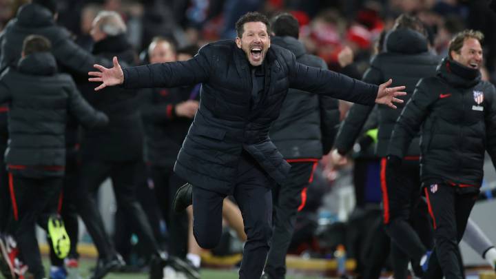 Simeone celebra en la banda de Anfield la victoria del Atlético al Liverpool de Klopp: ya es segundo en el ránking UEFA.