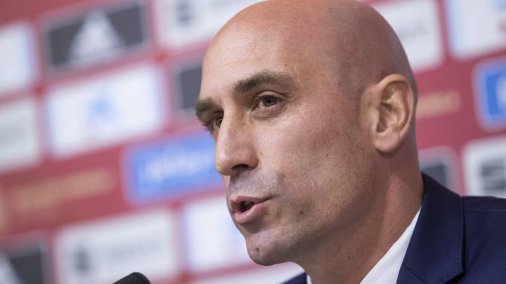 Barcelona will not be handed title if LaLiga not completed, Spanish FA president