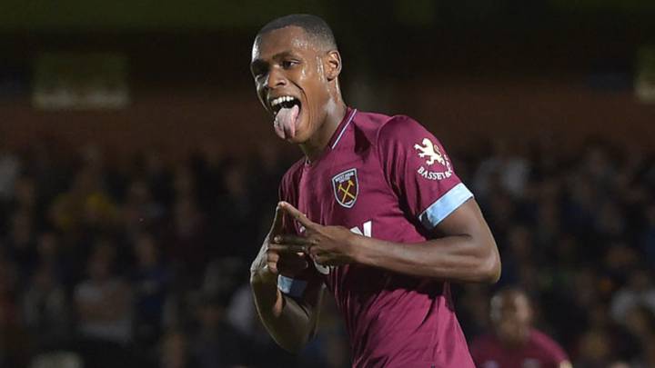 Issa Diop, pretendido por el Atlético, con el West Ham.