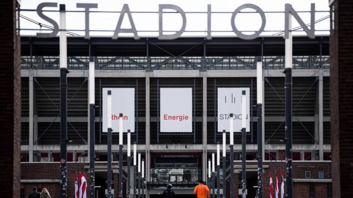 Estadio RheinEnergie después de la suspensión de la Bundesliga ppor el coronavirus.