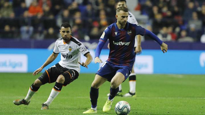 El Levante busca un ‘9’ para suplir a Mayoral