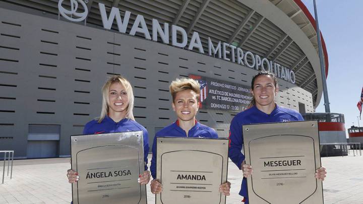Ángela Sosa, Amanda Sampedro y Silvia Meseguer, jugadoras del Atlético.