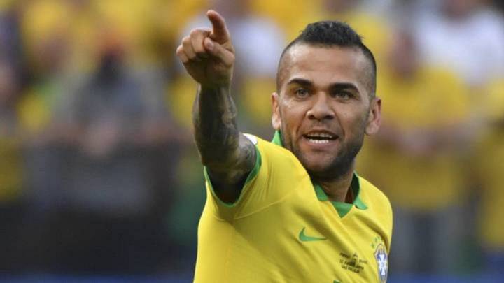Dani Alves critica a Bolsonaro: "Debería pensar en el bienestar del pueblo"