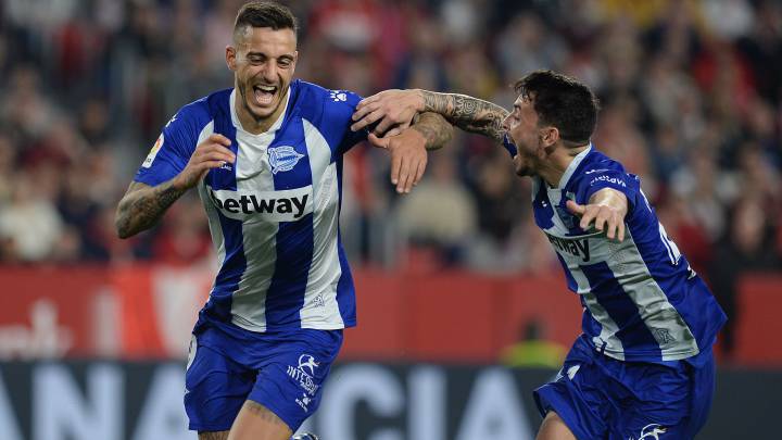 Joselu, futbolista de Primera División que más duelos aéreos ha ganado en lo que va de temporada.