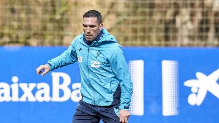 Arbilla: "Sería egoísta pensar ahora en acabar la liga con tanta gente pasándolo muy mal"
