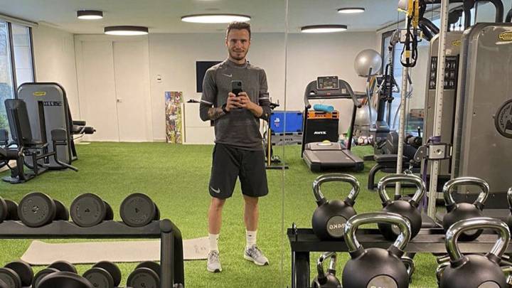 Saúl Ñiguez, que habló del ERTE del Atlético, en su casa durante este parón a causa del coronavirus.