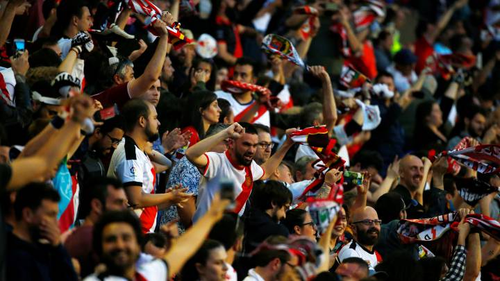 La afición del Rayo en las gradas de Vallecas.