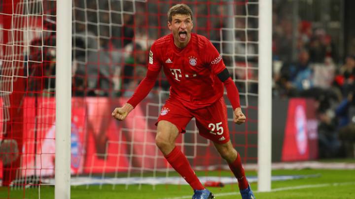 Soccer Football - Bundesliga - Bayern Munich v Schalke 04 - Allianz Arena, Munich, Germany - January 25, 2020 Bayern Munich's Thomas Muller celebrates scoring their second goal REUTERS/Michael Dalder DFL regulations prohibit any use of photographs as image sequences and/or quasi-video
