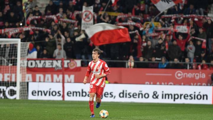 Muniesa sigue 'luciendo' el escudo del Girona en Catar