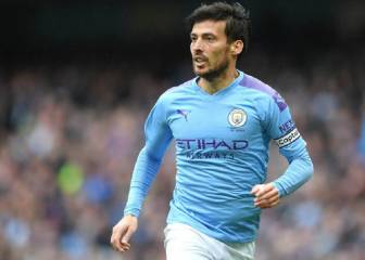 Manchester City fans plead with David Silva to stay