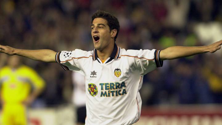 Gerard López celebra el cuarto gol del Valencia.