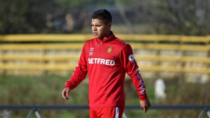 Cucho Hernández: "Yo no sé ni hervir un agua, por suerte tengo a mi madre y a mi novia"
