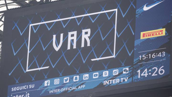 La Serie A podría volver a empezar sin VAR