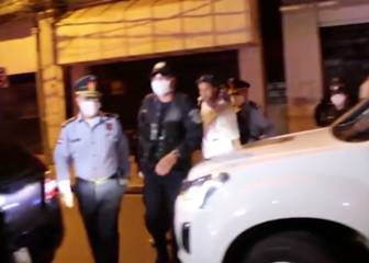 Locura por Ronaldinho tras salir de la cárcel en Paraguay