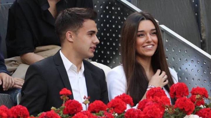 El jugador del Sevilla Sergio Reguilón 'oficializó' en las redes la relación que mantiene desde hace ya algunos meses con la Youtuber Marta Díaz.