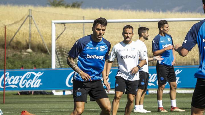El Alavés trabaja para renovar al andaluz Ximo Navarro