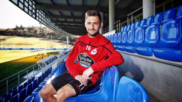 Fede Cartabia posa en Abegondo tras un entrenamiento del Deportivo