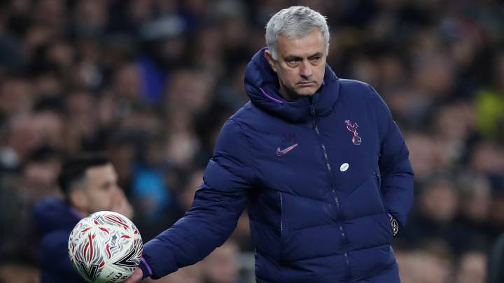 El entrenador portugués del Tottenham, José Mourinho, durante un partido.
