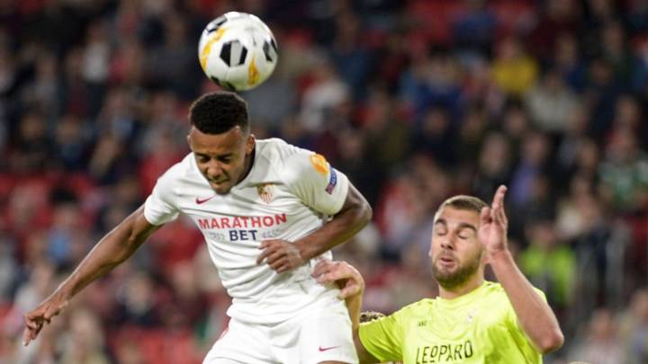 El defensa del Sevilla Jules Koundé confiesa que no sabe por qué el vestuario le llama Cafú y que tiene más de 200 zapatillas. Y bromea con Diego Carlos.