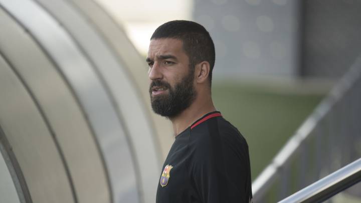 Arda Turan antes de entrenar.