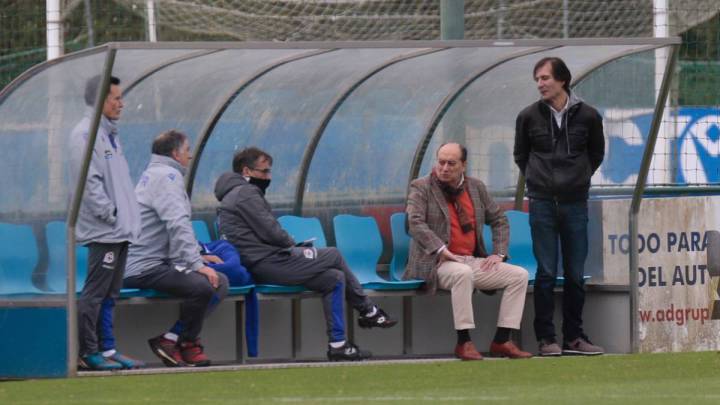 Fernando Vázquez en un entrenamiento del Deportivo en Abegondo