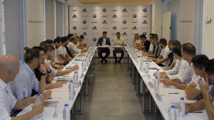 Los futbolistas sólo escucharán a Sanidad: "Estamos preocupados"