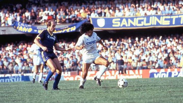 Debut de Maradona ante el Hellas Verona.