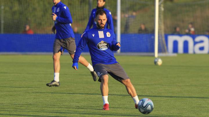 Emre Çolak, durante un entrenamiento del Deportivo.