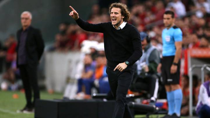 Forlán se ofrece a no cobrar mientras dure la pandemia