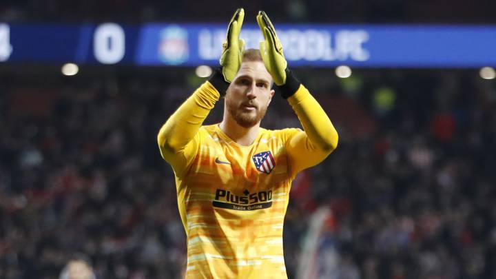 Oblak saluda a la afición tras derrotar al Liverpool.