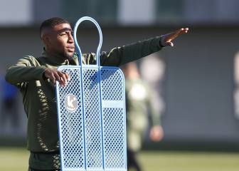 La incertidumbre se multiplica
en la banda derecha del Betis