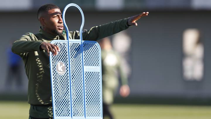 La incertidumbre se multiplica
en la banda derecha del Betis
