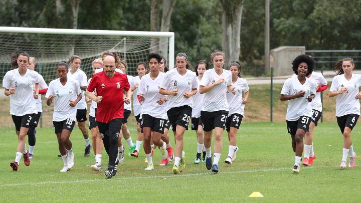 Las jugadoras del Benfica durante un entrenamiento.
