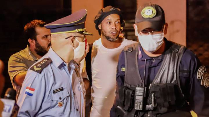 El exjugador brasileño, Ronaldinho, en Paraguay.