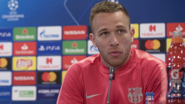 El centrocmapista brasileño del Barcelona, Arthur Melo, en rueda de prensa.