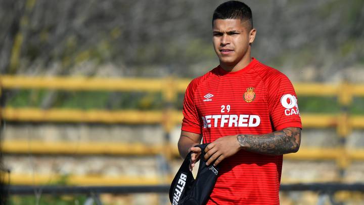 El Cucho, en un entrenamiento con el Mallorca.