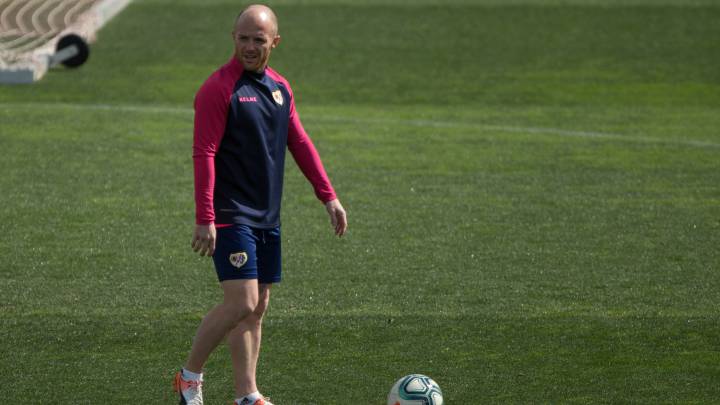 Isi, en un entrenamiento con el Rayo.