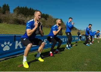 Burke está en Escocia y Fejsa en Serbia con el permiso del club