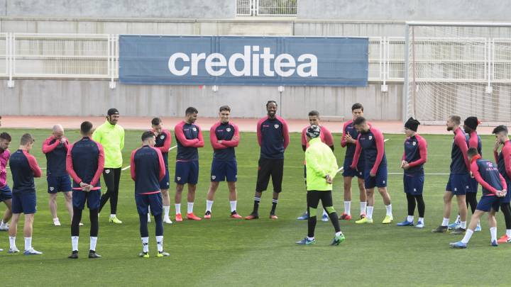 Paco Jémez, en una charla con la plantilla.