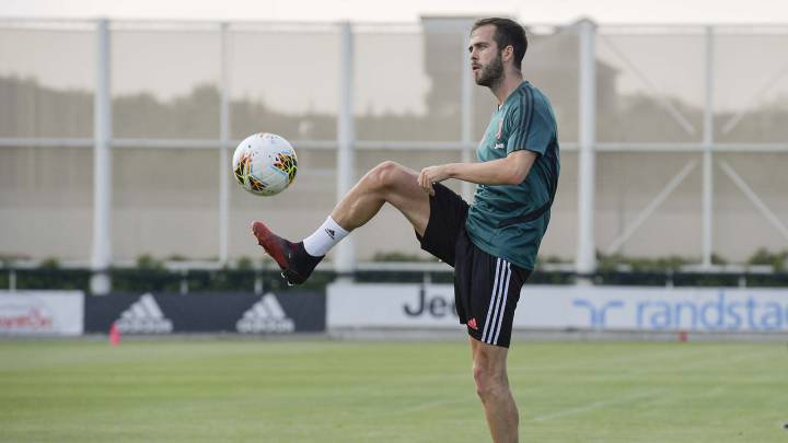 El PSG propone un intercambio Pjanic-Paredes