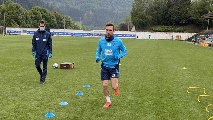 Arbilla vuelve a entrenar con sus compañeros tras su ausencia