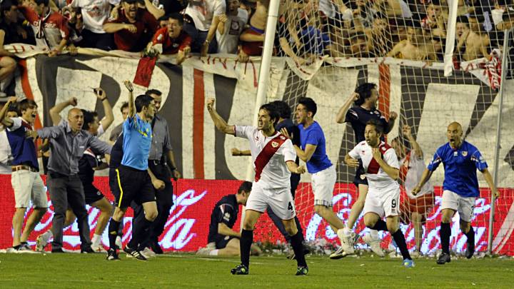 Momento del gol de Tamudo al Granada.