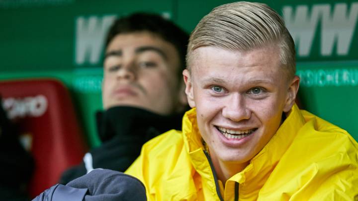 Haaland, en el banquillo del Dortmund.