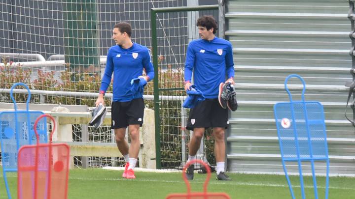 El club pregunta por Mikel San José y Estupiñán