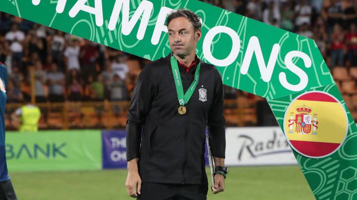 Santi Denia: "Me gustaría tener a Éric García y a Ansu Fati"