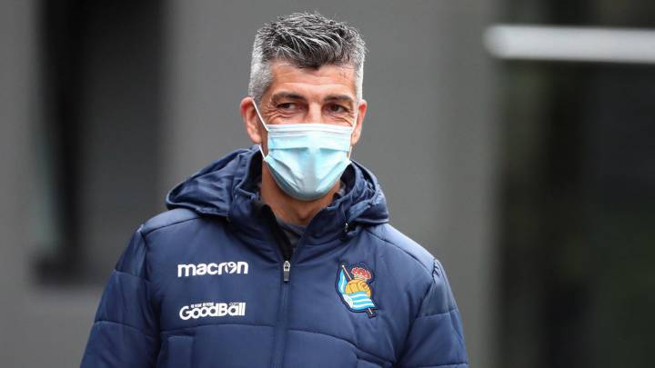 GRAFCAV5566. LASARTE (GIPUZKOA), 12/05/2020.- El técnico de la Real Sociedad, Imanol Alguacil, durante la sesión de entrenamiento que ha realizado el equipo este martes en las instalaciones de Zubieta, en la localidad guipuzcoana de Lasarte.EFE/ LaLiga SÓLO USO EDITORIAL NO ARCHIVO NO VENTAS