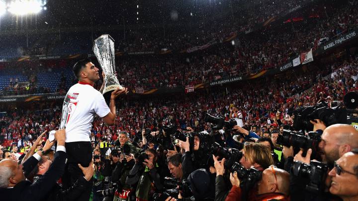 Gestos como éste convierten a Reyes en eterno para el Sevilla