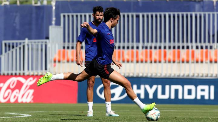 João Félix en la sesión del Atlético ayer. Nuno Gomes lo ve ganador del Balón de Oro.