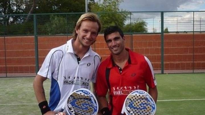 El centrocampista del Barcelona Ivan Rakitic hizo el enésimo guiño al Sevilla, esta vez como homenaje a su amigo José Antonio Reyes: quiere llevar su 10.